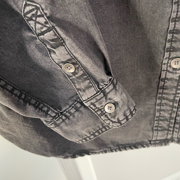 American Eagle Grey Chambray Button Up - Picture 4 of 6